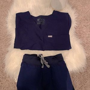 Figs Women’s Scrubs Set